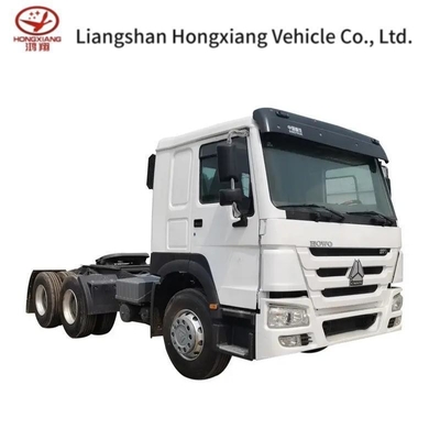 HOWO Sinotruk トラック ヘッド タイヤとカスタマイズ付きの中古トラクター トラック