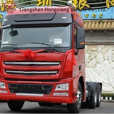 HOWO Sinotruk トラック ヘッド タイヤとカスタマイズ付きの中古トラクター トラック