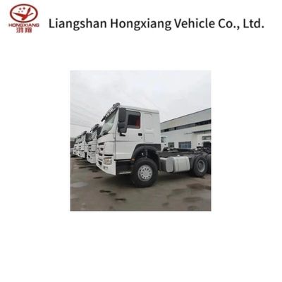 HOWO Sinotruk トラック ヘッド タイヤとカスタマイズ付きの中古トラクター トラック