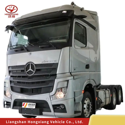 多用的なHOWO トラクター トラック シノトルク トラクターヘッド トラック 8.2トンのチューブレスデザイン