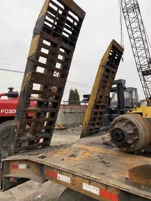3列6軸 40 60トンの長さ 1820mm 脚盤鉄付きの低床トレーラー