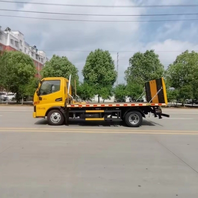 重荷を牽引する 5 トンの平床トレーラー