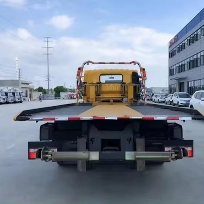4*2 25t型 トラックを運転する